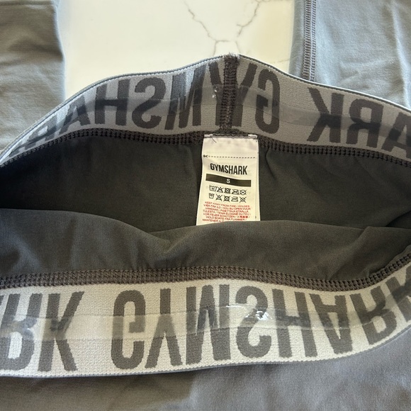 Grey gym shark leggings - Picture 2 of 2